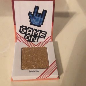 Single gold eyeshadow 🔵